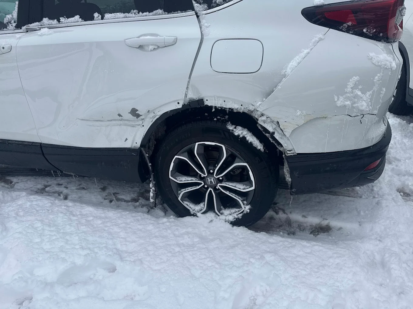 Before photo of Honda CR-V rear quarter panel damage at R&K Auto Body in Haverhill MA