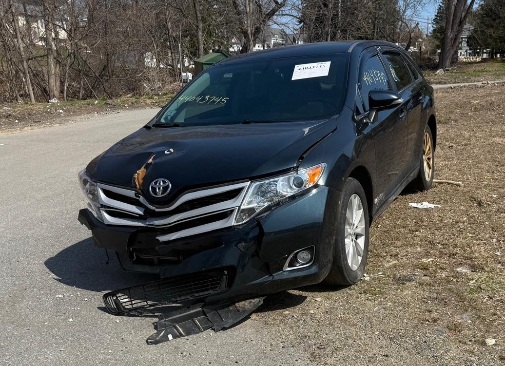 Before photo of Toyota Venza front-end collision damage at R&K Auto Body in Haverhill MA